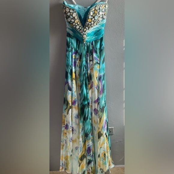 Tony Bowls Dramatic Floral Print Chiffon Formal Dress. Size 0 - Picture 5 of 15